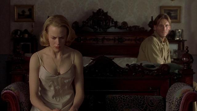 Nicole Kidman memberikan sebuah penampilan yang amat gila dalam film The Others 